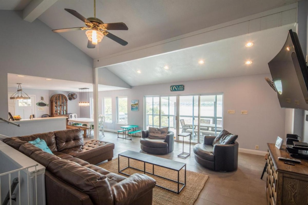 Lakeside Villa Image 15
