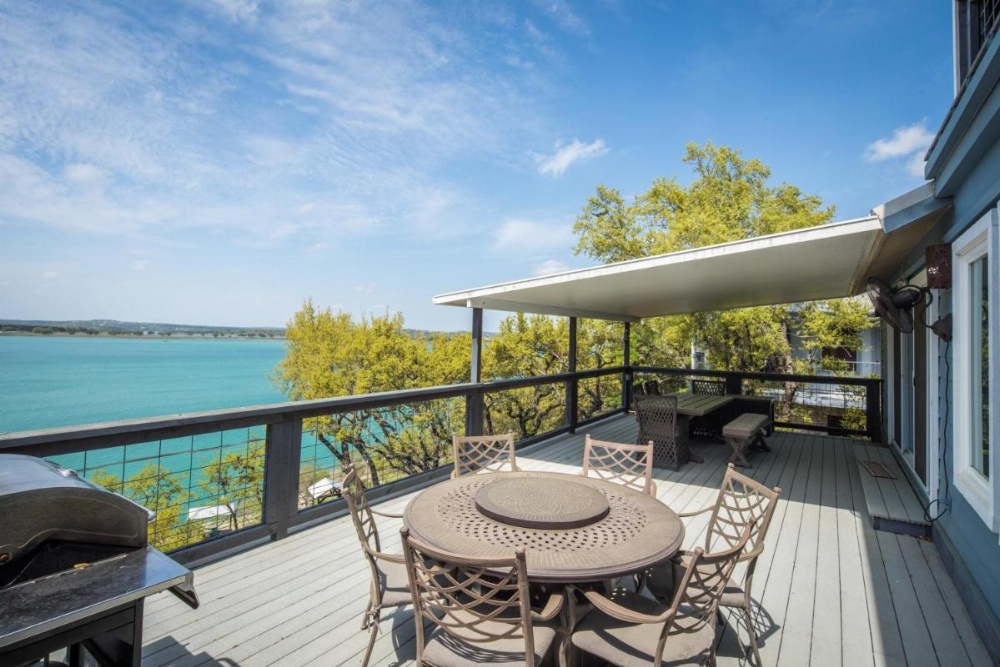 Lakeside Villa Image 17