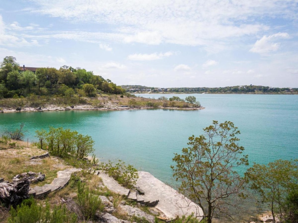 Lakeside Villa Image 19