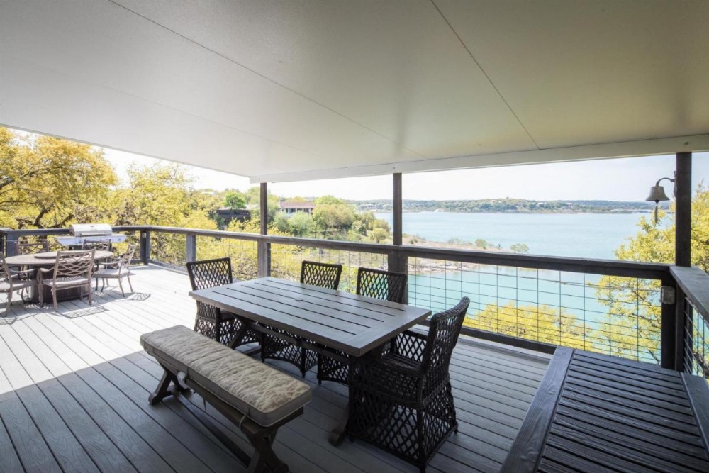 Lakeside Villa Image 23