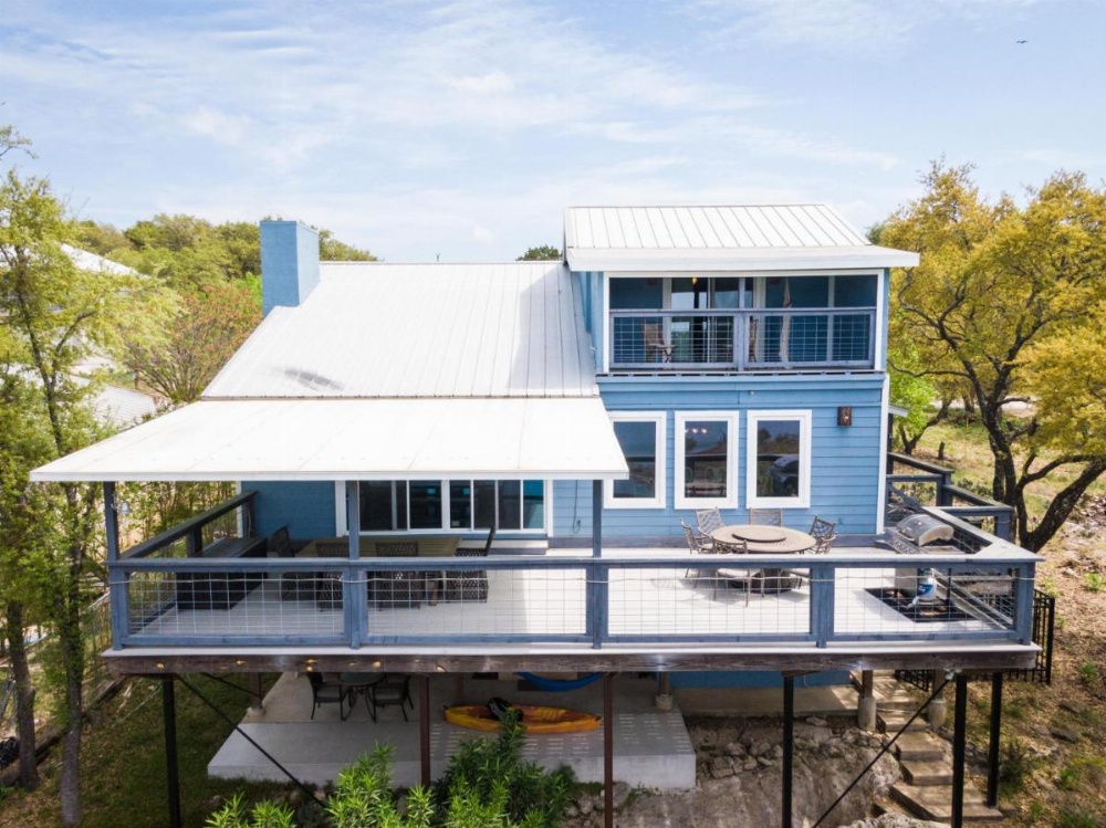 Lakeside Villa Image 25